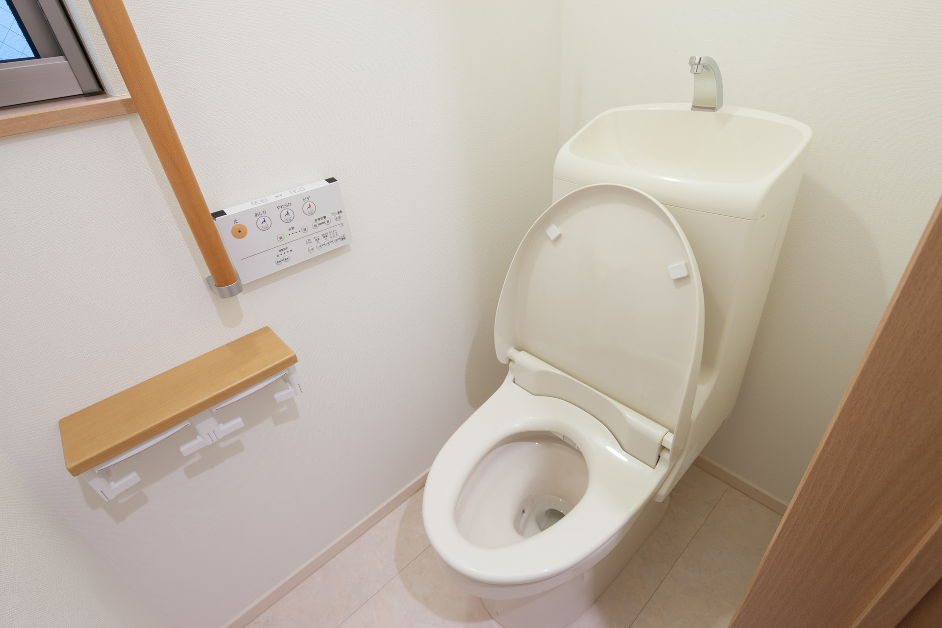 トイレの改修 | 東京都北区のリフォームなら両角工務店